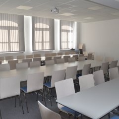 Der neue Gemeinschaftsraum in der ehemaligen Schule ist multifunktional nutzbar.